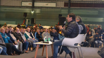 Gustavo Martínez pidió el acompañamiento de referentes deportivos