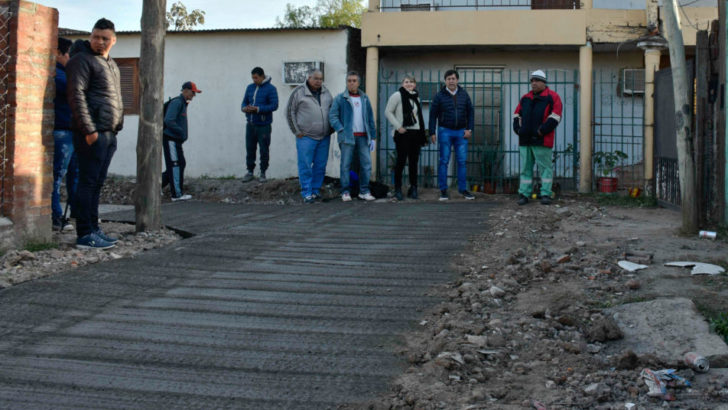 Gustavo Martínez y autoridades del Ipduv recorrieron en el barrio San Valentín