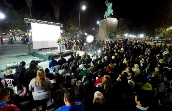 Más de 10.000 vecinos acompañaron la inauguración de la plaza Belgrano 1