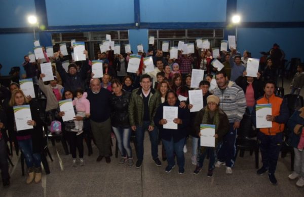 Vecinos de Villa Don Andrés recibieron sus actas de pre adjudicación de lote