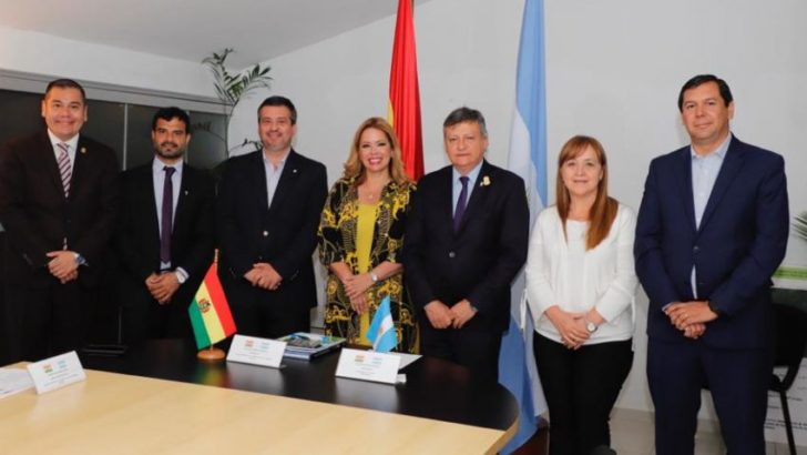 Relaciones exteriores: en Bolivia, Peppo se reunió con autoridades municipales de Santa Cruz de la Sierra