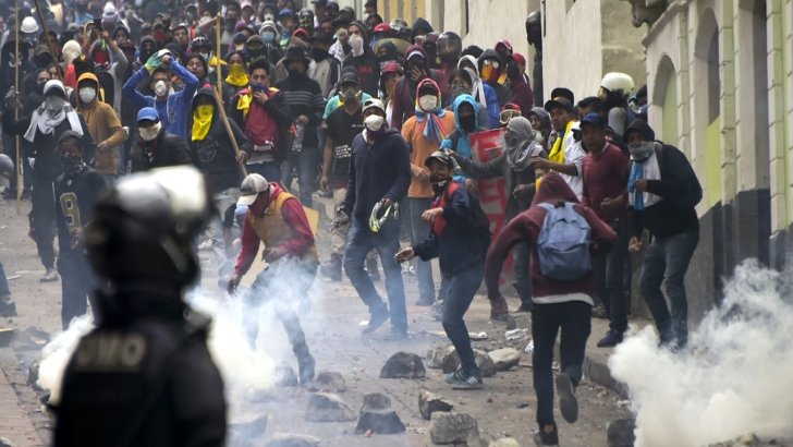 Ecuador: miles de indígenas en un Quito militarizado, protestan contra las medidas del FMI