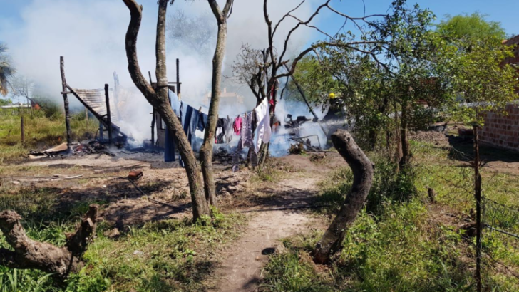 Una mujer y sus dos hijas fallecieron en un incendio intencional en el barrio Mate Cosido