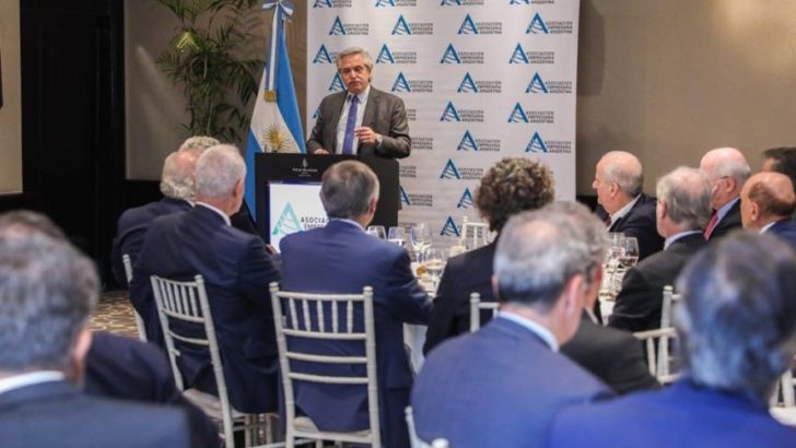 Ante la AEA, Alberto Fernández pidió un “esfuerzo” para “reconstruir” el sistema previsional