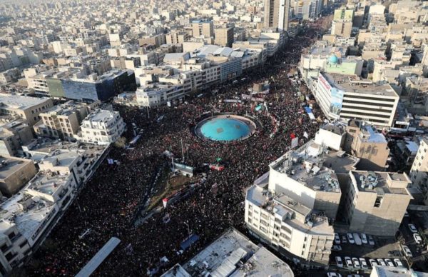 Medio oriente: miles despiden a Soleimani y llaman a impartir "una dura venganza” 1