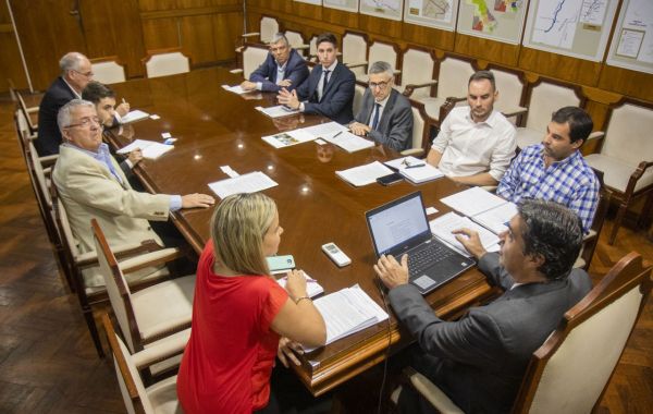 Capitanich y la Bolsa de Comercio de Rosario analizaron las condiciones de la concesión de la hidrovía Paraná-Paraguay 1