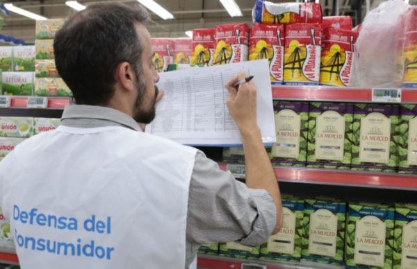 Tarjetas Alimentar: Defensa del Consumidor suspendió a dos supermercados más por no respetar el convenio