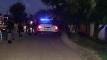 Villa Encarnación: demoran a tres personas por desorden con arma de fuego