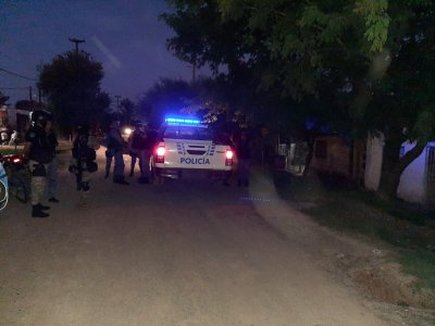 Villa Encarnación: demoran a tres personas por desorden con arma de fuego