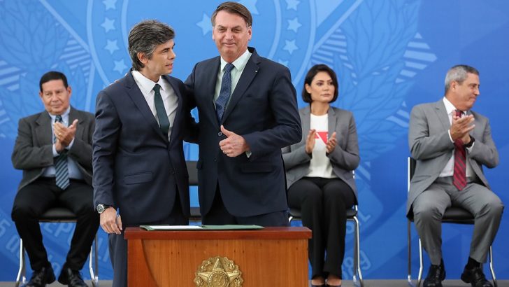 Bolsonaro en la cuerda floja: se quedó sin ministro de Salud por segunda vez