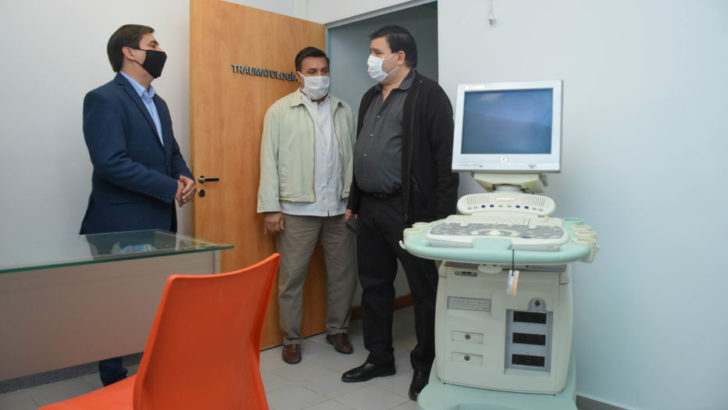Gustavo Martínez visitó una empresa de servicios médicos que ayudará a combatir el Covid 19