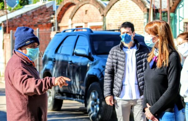 La ministra Benítez visitó el barrio Toba en el marco de la primera jornada de desinfección 1