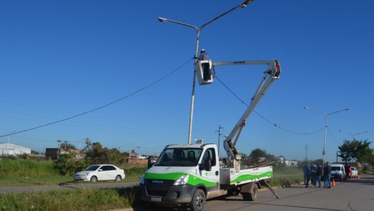 Repusieron por tercera vez los cables de alumbrado robados en avenida Malvinas