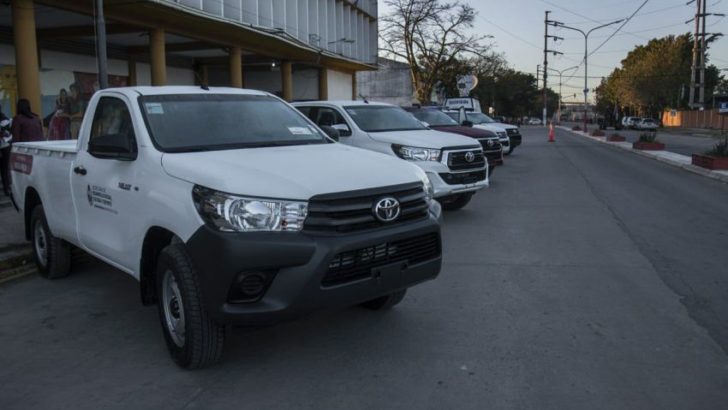 Barranqueras: el Gobierno entregó cuatro camionetas al Municipio