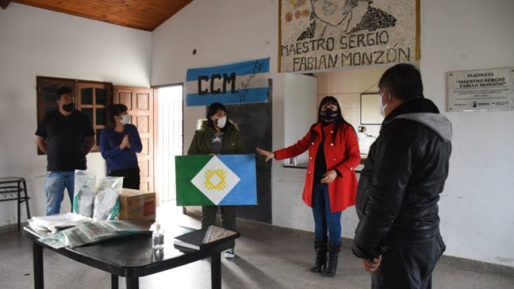 Funcionarios de Resistencia entregaron máscaras protectoras a distintos centros comunitarios