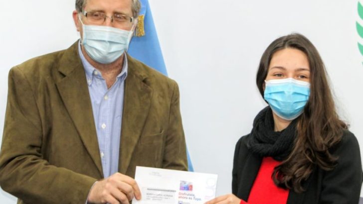 Médicos y médicas residentes del Perrando recibieron sus tarjetas de refrigerio “Tuya”