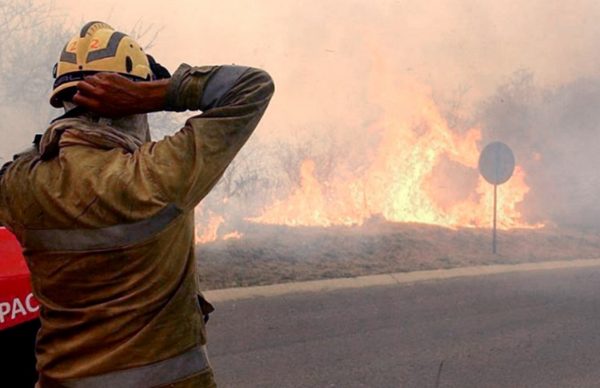 Córdoba: el fuego alcanzó algunas viviendas y hay más de 120 evacuados por incendios en el Valle de Punilla 1