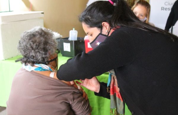 El Municipio capitalino realizó una jornada de vacunación antigripal para vecinos de villa San Juan 1