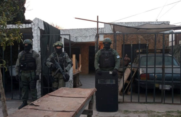 Gendarmería realizó cinco allanamientos simultáneos en la ciudad de Rosario