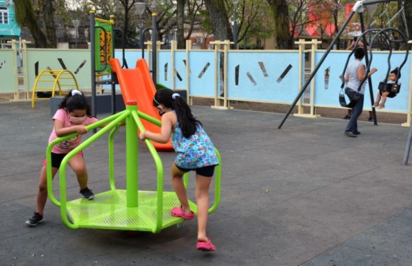 Se inauguró un nuevo cerco de seguridad en los juegos infantiles de la plaza Belgrano de Resistencia 1