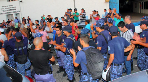Con el auto acuartelamiento de Buenos Aires de fondo, Capitanich anuncia aumento salarial para la policía