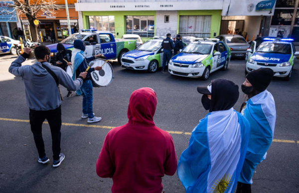Con el auto acuartelamiento de Buenos Aires de fondo, Capitanich anuncia aumento salarial para la policía