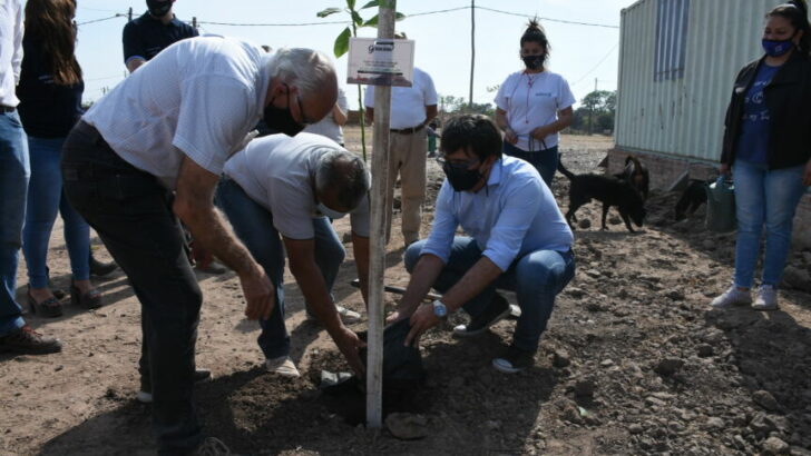 Gustavo Martínez participó de la plantación de 30 árboles en la futura sede de la fundación Conin Chaco