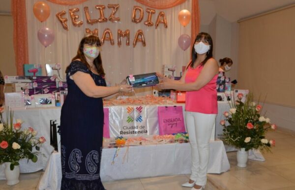 Resistencia: autoridades municipales entregaron premios a empleadas ganadoras del sorteo por el Día de la Madre 2