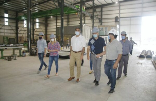 Capitanich visitó una nueva planta metalúrgica y entregó promociones industriales 1