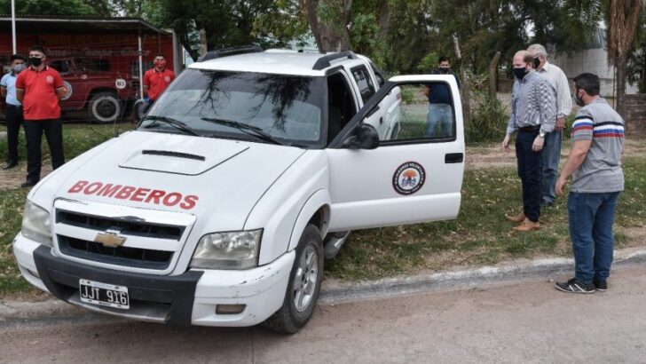 Hermoso Campo: entregaron equipamiento para el Registro Civil y bomberos voluntarios