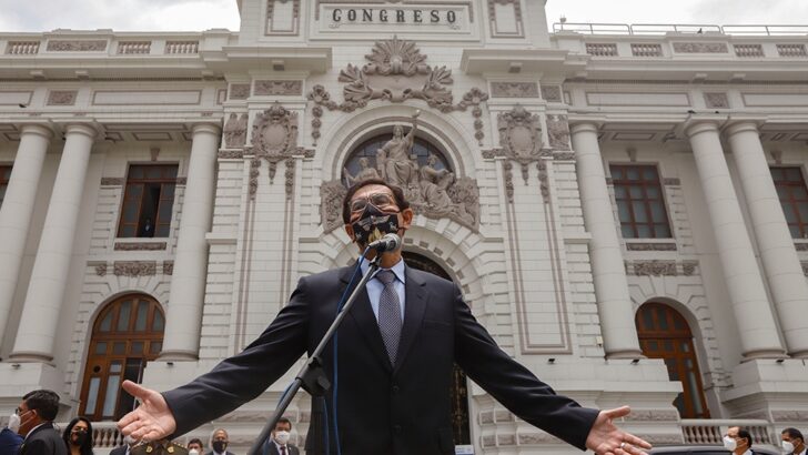 Perú: el Congreso destituyó al presidente Vizcarra