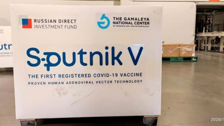 A horas del arribo de las primeras 300 mil dosis, la Anmat autorizó la vacuna Sputnik V en la Argentina