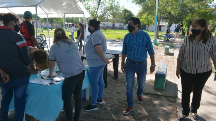 Resistencia: Gustavo Martínez acompañó la jornada de castración animal gratuita en la plazoleta de Villa Itatí