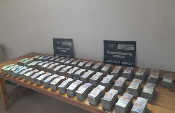 Córdoba: circulaba con más de 4.200.000 pesos dentro de una caja 1