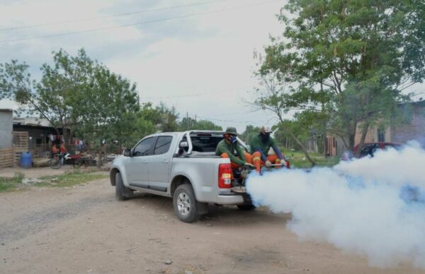 En Resistencia no hay tregua en la lucha contra el dengue: operativos de “Chau mosquito” en la zona sur