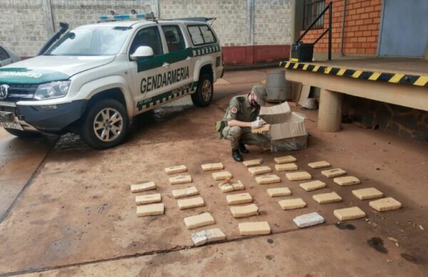 Misiones: Gendarmería secuestró más de 27 kilos de marihuana abandonados 2
