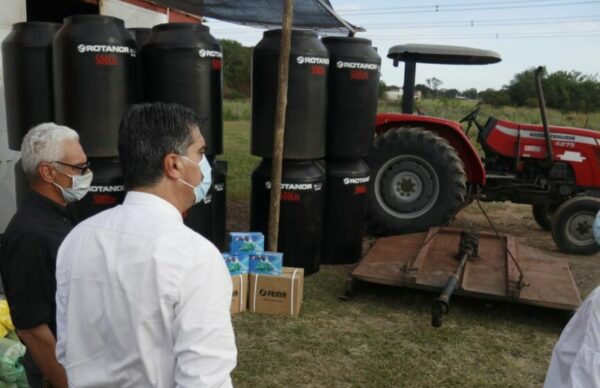 Consorcios Rurales: Capitanich entregó tractores y equipamientos en Colonia Benítez y Margarita Belén 2