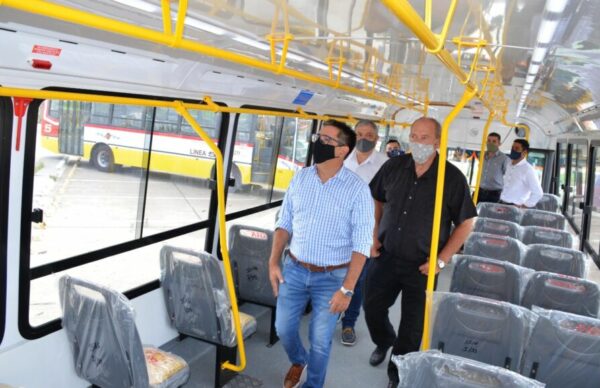 Resistencia: el intendente acompañó la presentación de nuevas unidades de transporte público de pasajeros de la Línea 5
