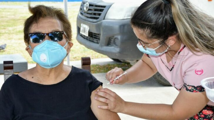 Covid 19: este lunes, en el Parque de la Democracia, operativo de vacunación para mayores de 80 años