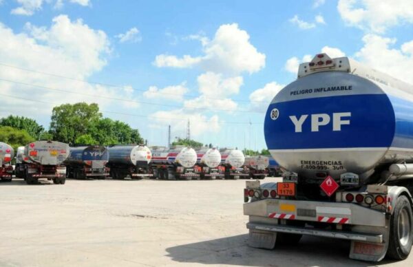 En los próximos tres meses, YPF aumentará los combustibles 15% 2