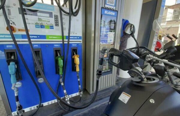 En los próximos tres meses, YPF aumentará los combustibles 15% 3
