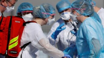 Francia prevé confinamiento por el agravamiento de la situación epidemiológica