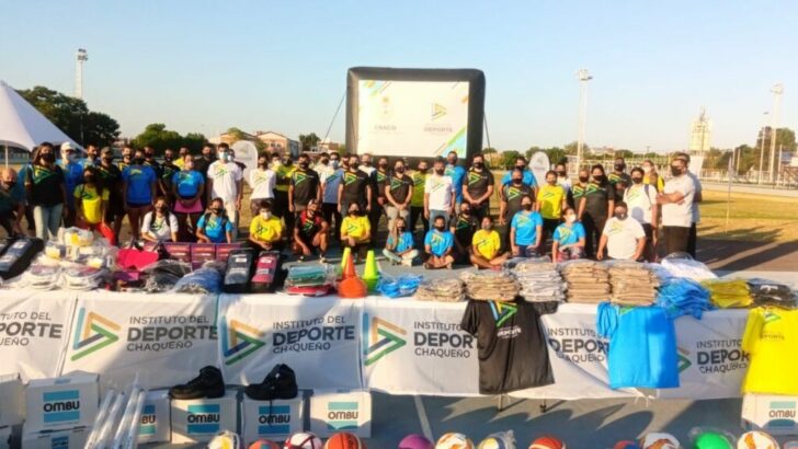 Instituto del Deporte Chaqueño: entregaron indumentarias y elementos deportivos al personal
