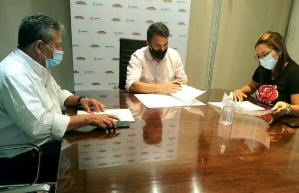 Magda Ayala firmó convenio con Lotería Chaqueña