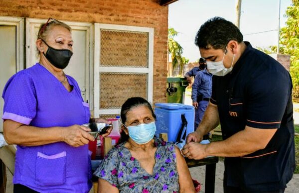 Campaña Provincial de vacunación: se instalaron postas móviles en Barranqueras, Fontana y Villa Río Negro
