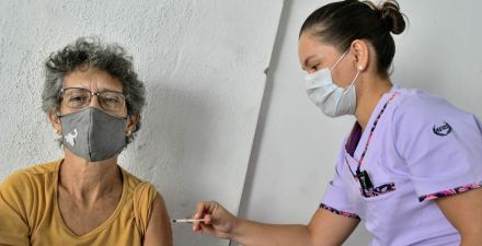 Covid 19 en Chaco: habilitan 9 mil turnos de vacunación para mayores de 60 años