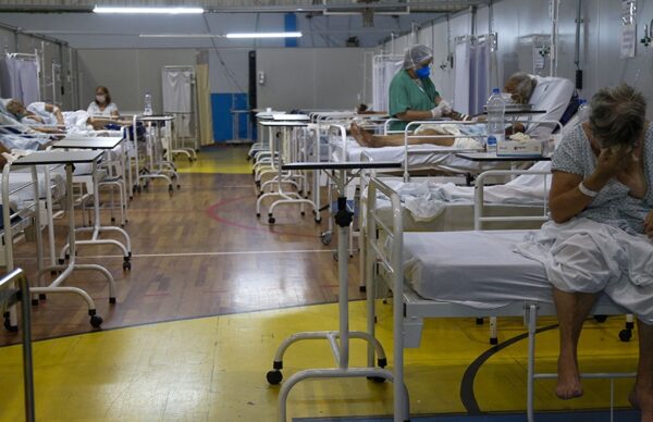En Brasil, los cuidados intensivos son ocupados más por jóvenes que por adultos mayores
