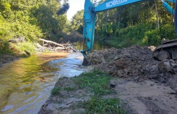 La Eduvigis: APA y DVP liberaron el cauce del río guaycurú 1