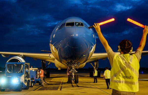 Misión Beijing: parte uin nuevo vuelo de Aerolíneas Argentinas en busca de vacunas Sinopharm