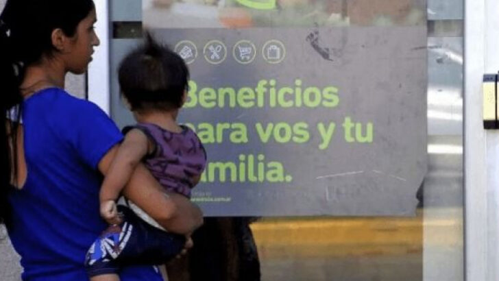Para paliar las consecuencias de la pandemia, Alberto Fernández anunció una ayuda de 15 mil pesos a beneficiarios de asignaciones